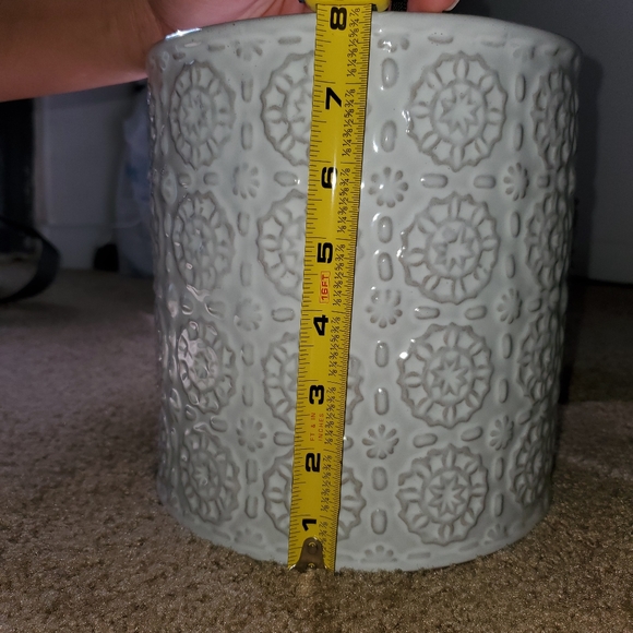 Vases - Picture 2 of 4